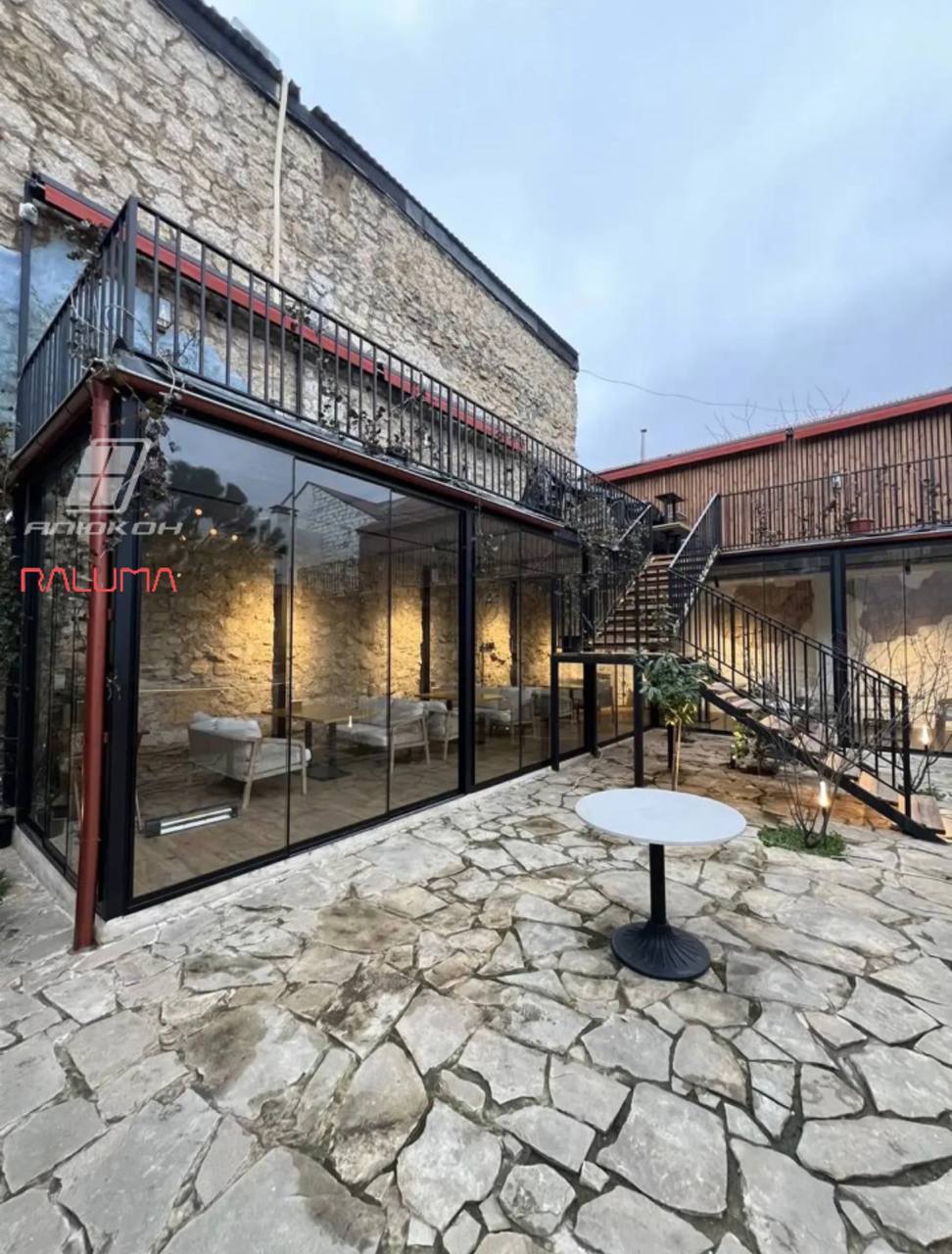 Терраса, которая зарабатывает: как безрамное остекление RALUMA увеличивает выручку ресторана