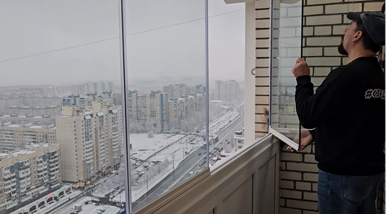 Преимущества безрамного остекления RALUMA балконов в МКД: опыт компании ПАРТНЕРА