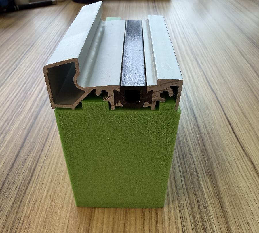 Теплый подставочный профиль IsoTherm Green