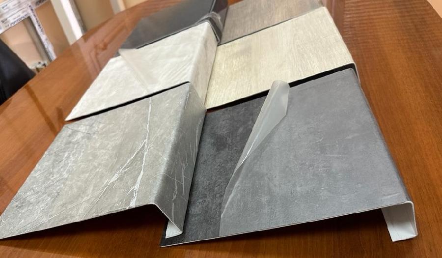 Накладка на подоконник 1,0 мм, цветная с декором Накладка на подоконник 1,0 мм, цветная с декором