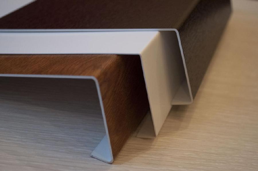 Накладка на подоконник 1,5 мм, цветная с декором Накладка на подоконник 1,5 мм, цветная с декором