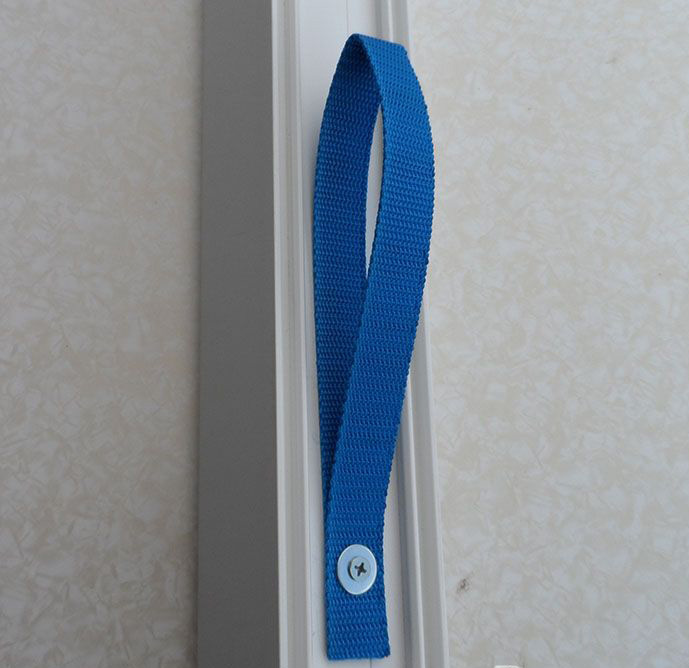 Ручка 400х25 с одним отверстием и саморезом Ручка 400х25 с одним отверстием и саморезом